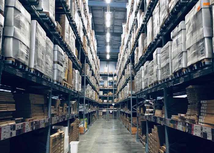 Almacenaje de mercadería en pallets con estanterías industriales